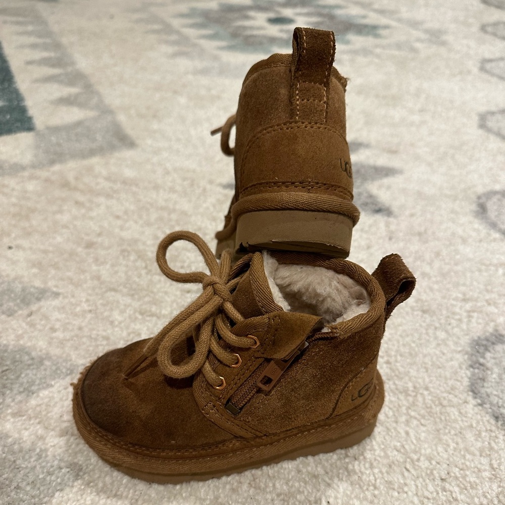 Toddler Chestnut Neumel UGG Boots - Picture 3 of 5